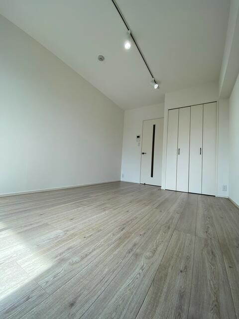 エストゥルースプラス西日暮里