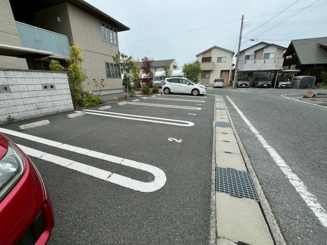 グランルミエの駐車場