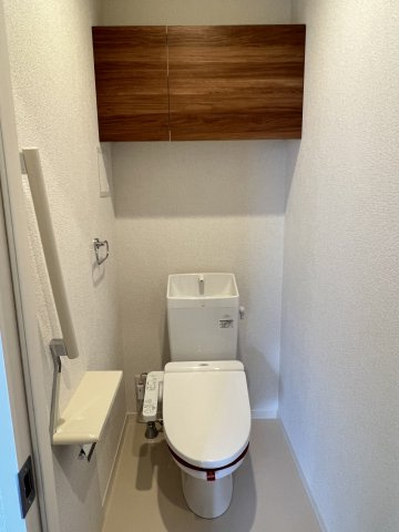 シャーメゾン八橋のトイレ|※反転間取　実際の建具や色は異なります。