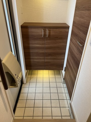 シャーメゾン八橋の玄関|※反転間取　実際の建具や色は異なります。