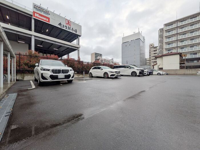 ソレイユ上落合の駐車場