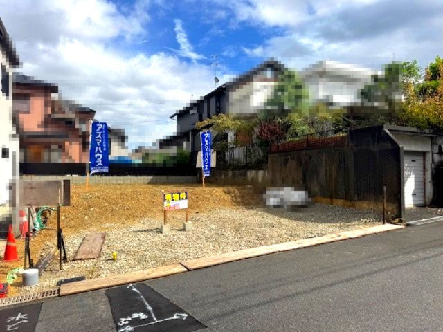 【外観】 | ライフフィールド鴨谷台1丁　2号地 | 南西側が道路に面しているため、明るい住まいが実現！現地へご案内いたしますので、お気軽にお電話下さい。