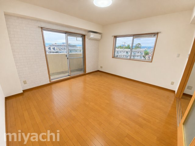 サンフィールドハイツの洋室
