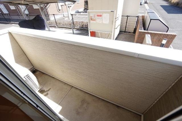 北九州市八幡西区茶屋の原２丁目のアパートのバルコニー