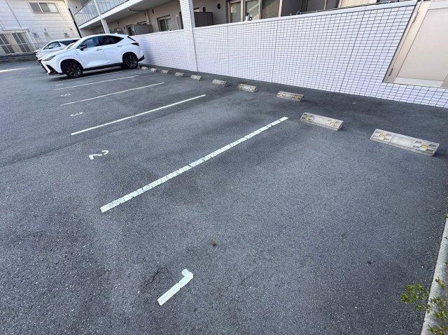 グランシャトー新在家の駐車場