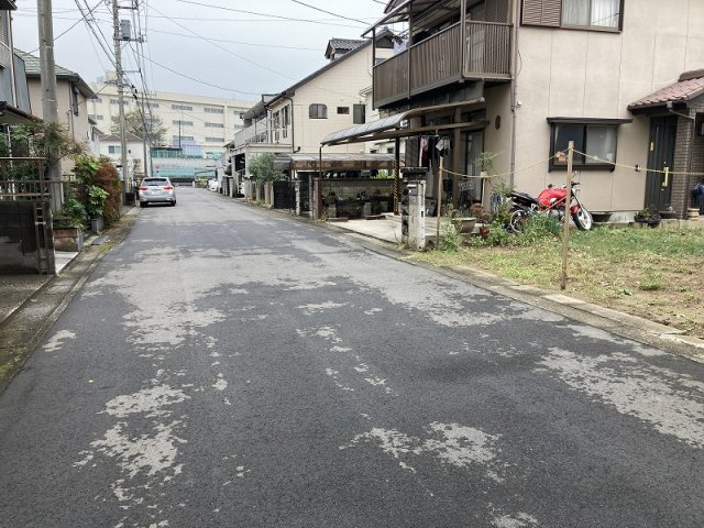 鴻巣市大間３丁目新築分譲住宅の前面道路含む現地写真