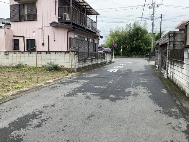 鴻巣市大間３丁目新築分譲住宅の前面道路含む現地写真