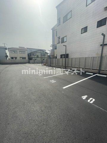 プレジオ帝塚山の駐車場