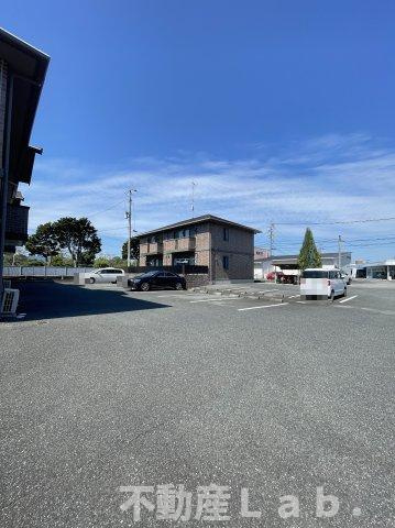 エクレール・ヴェルドミール B棟の駐車場