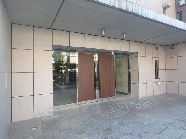 メゾンカルム西新宿のエントランス