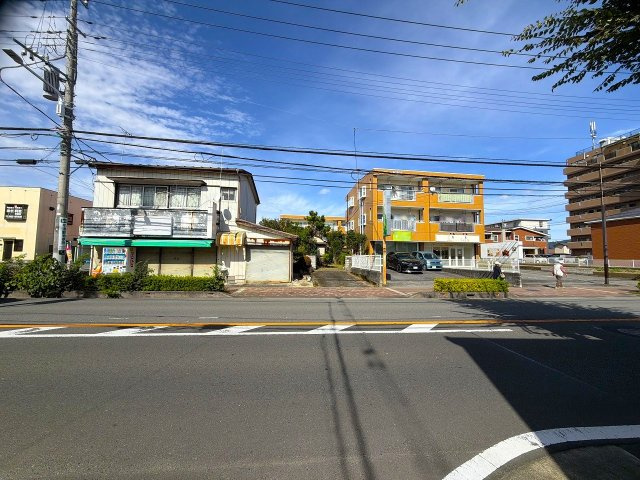 【前面道路含む現地写真】 | 〇●小田原市飯泉 売地●〇 | 徒歩5分圏内にお買い物施設が充実しており暮らし便利な住環境です！