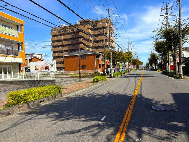 【前面道路含む現地写真】 | 〇●小田原市飯泉 売地●〇 | 南側約15m道路に面しています。整備された歩道もありお子様のいるご家族も安心です！
