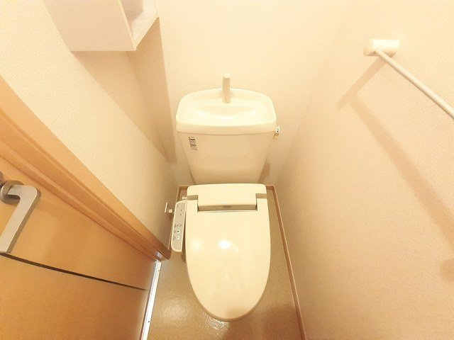 グラン・ソレイユＢのトイレ|落ち着いた色調のトイレです