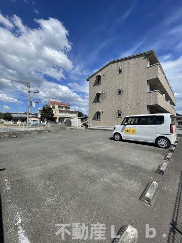 ルミエール須賀の駐車場