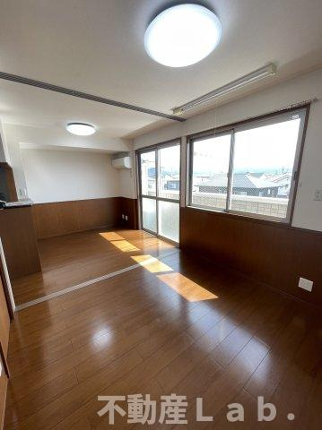 ルミエール須賀の居間・リビング|※同一建物別号室のお写真です。