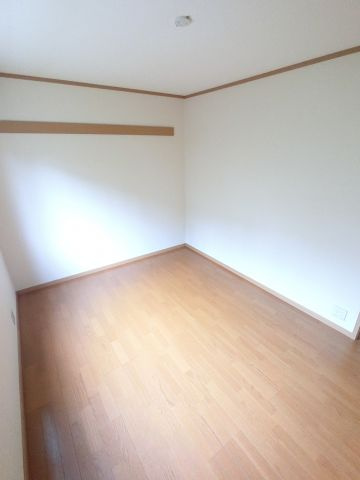 【洋室】 | グレースコート臼井