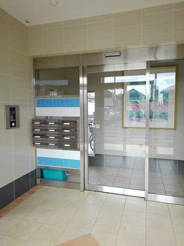 【エントランス】 | ウィステリア | 落ち着いたエントランスです