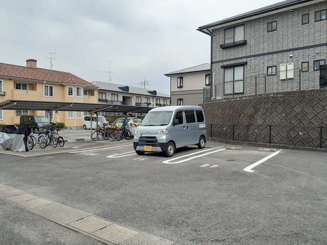 【駐車場】 | サンセール　Ｃ | 駐車場があるので、車を買う予定の方も安心です