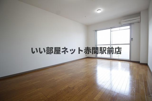 【居間・リビング】 | グランブルーアクア | ゆったり過ごせるリビングです