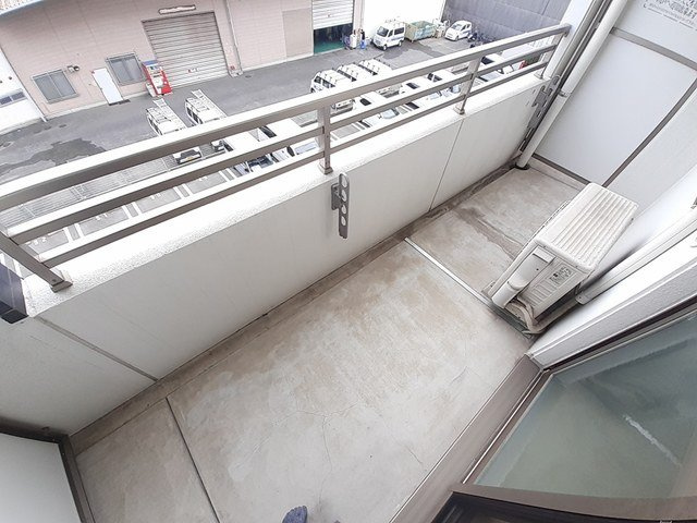 【バルコニー】 | プレステージ空港東 | 暖かな日差しのふりそそぐバルコニー