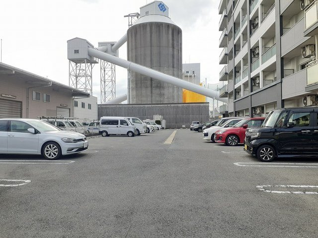 【駐車場】 | プレステージ空港東 | 車をお持ちの方に嬉しい駐車場付きの物件です