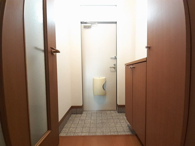 【玄関】 | ル－ベンスビラＡ | ゆったりとした玄関です