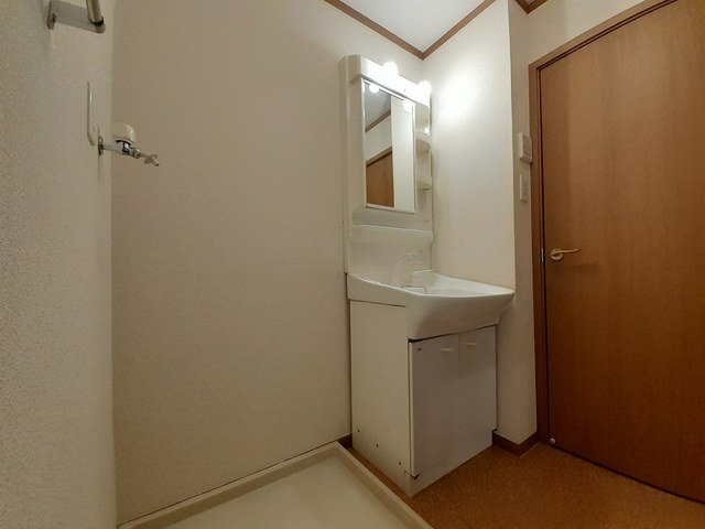 【洗面所】 | ル－ベンスビラＡ | コンパクトで使いやすい洗面所