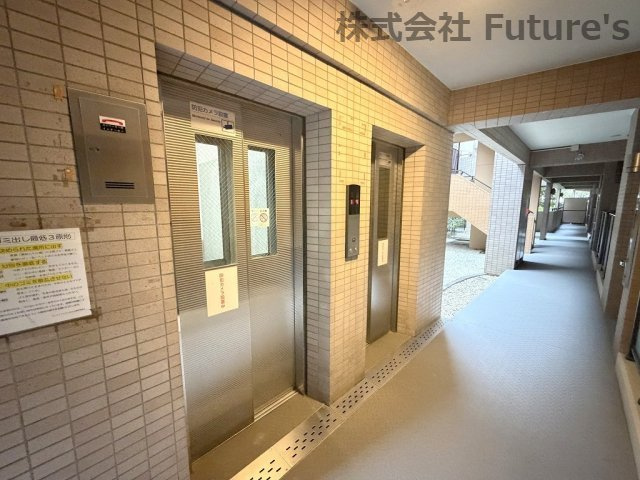 クレストフォルム水元公園のその他共用部分|忙しい朝にも嬉しいエレベーター2基完備！