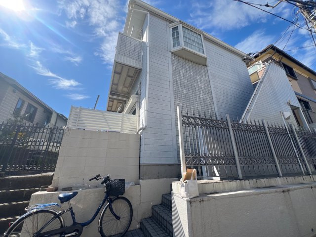 横浜市港南区日野８丁目のアパート