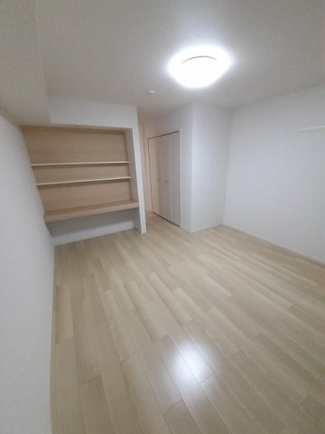 メゾン　ド　ミヤビの内装|明るい室内です