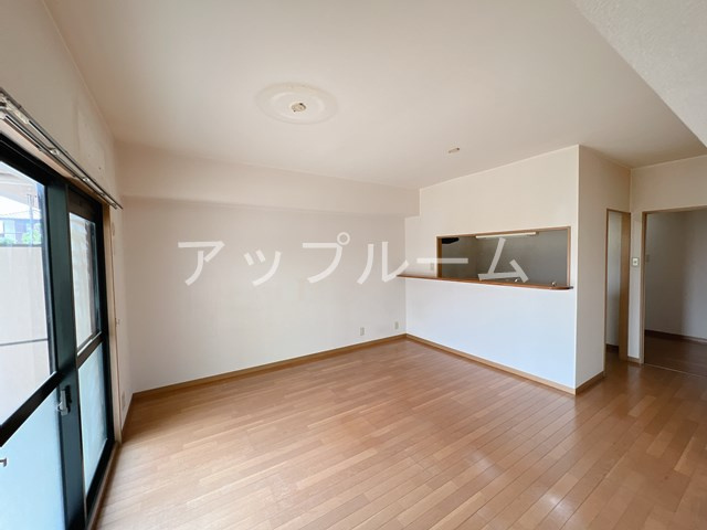 グレースIの居間・リビング|反転写真になります