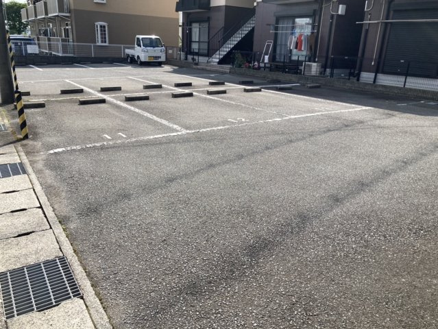 メロディーハイツ A棟の駐車場