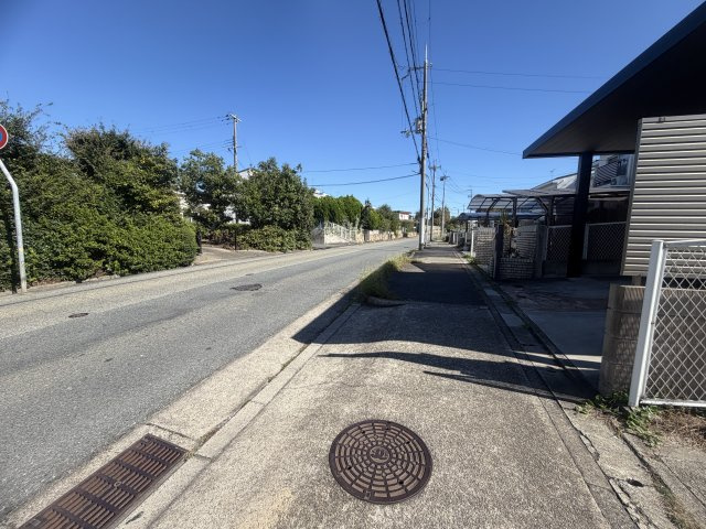 神戸市西区上新地1丁目戸建の前面道路含む現地写真