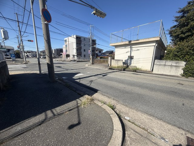 神戸市西区上新地1丁目戸建の前面道路含む現地写真