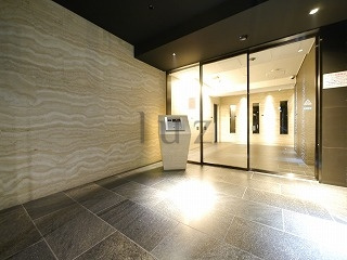 ライジングプレイス川崎のエントランス