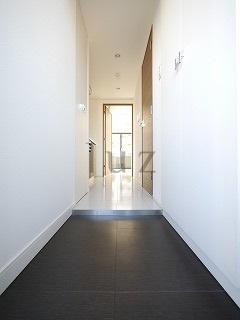 ライジングプレイス川崎の玄関