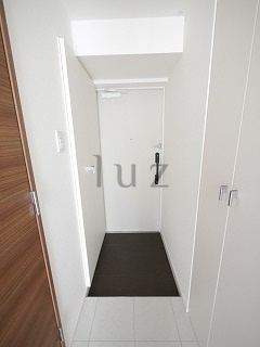 ライジングプレイス川崎の玄関