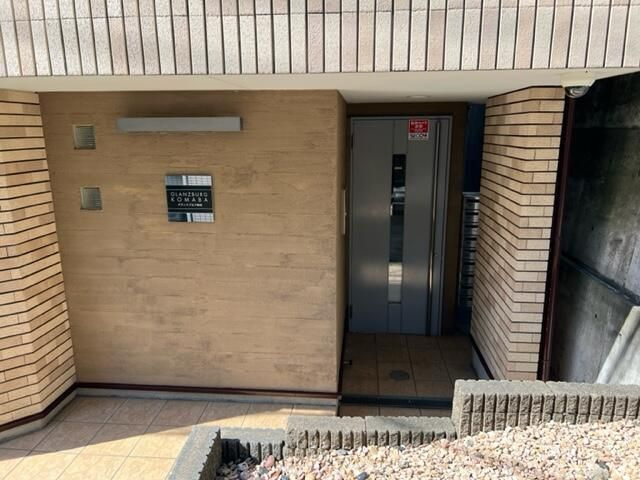 グランツブルク駒場のエントランス