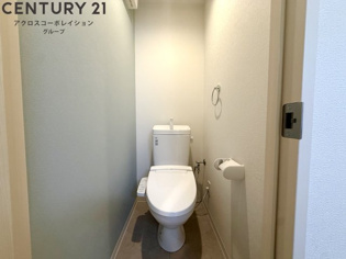 温水洗浄便座付きのトイレです♪