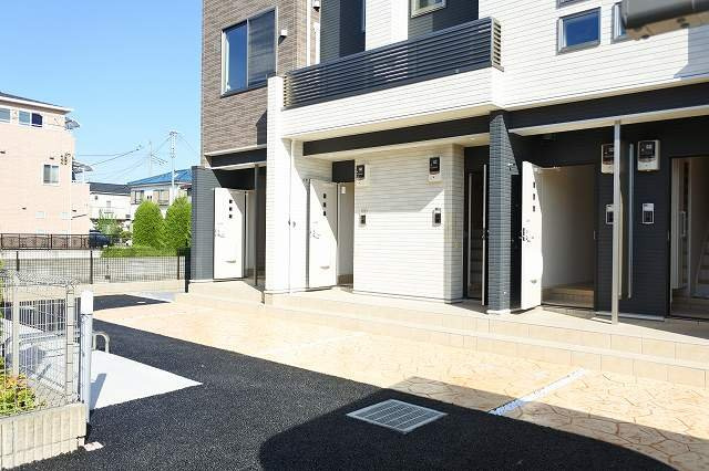 プリムローズⅡのエントランス|建物の内部です