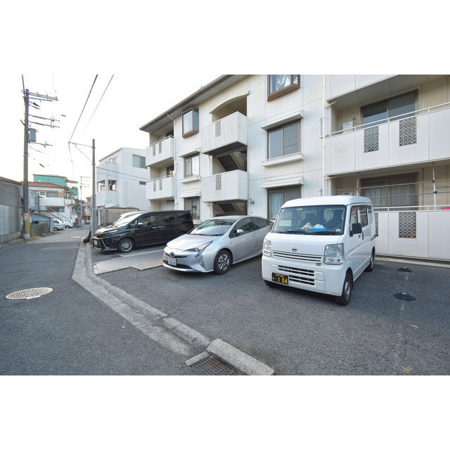 アブニールの駐車場|駐車場に車を止められます