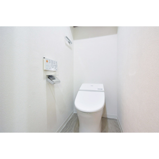 Re-be東三国のトイレ|落ち着いた色調のトイレです