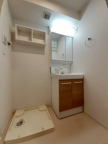 マイリーの洗面所|明るい洗面所です