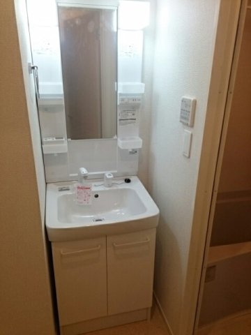 サンアーバン湘南の洗面所|ゆったりとスペースのある洗面所