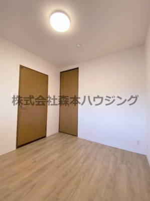 【洋室】 | 　フェルザ住道 | 落ち着いた色調の洋室です