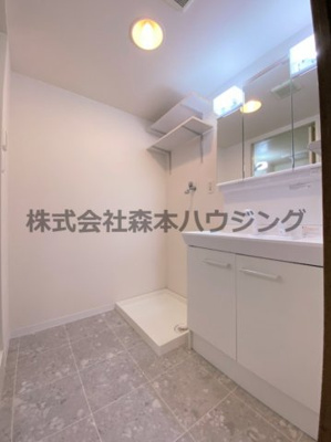 【洗面所】 | 　フェルザ住道 | ゆったりとスペースのある洗面所