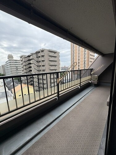 ライオンズマンション三国本町のバルコニー|バルコニー付きです