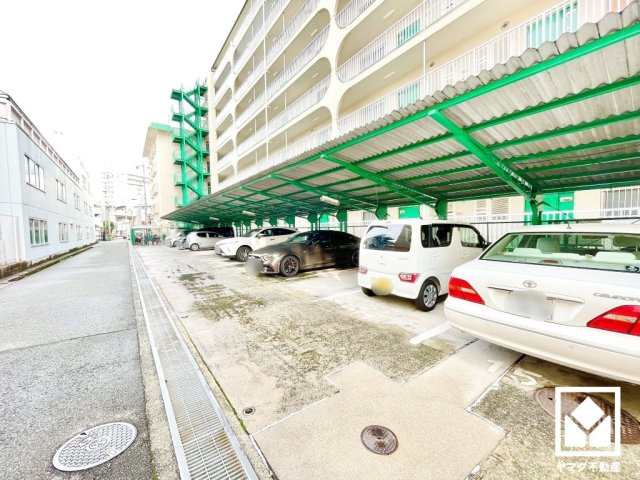 伊丹グリーンハイツの駐車場