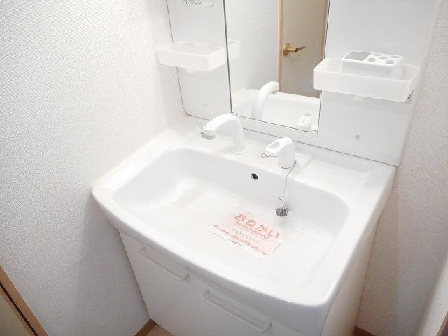 エスポワールＡの洗面所|コンパクトで使いやすい洗面所