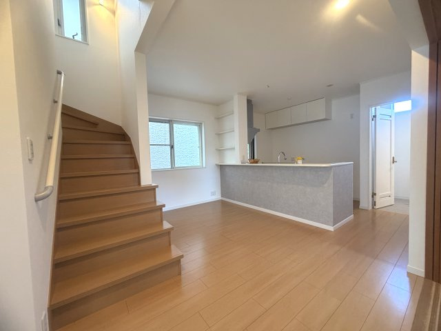 明石市二見町西二見駅前３丁目戸建の居間・リビング